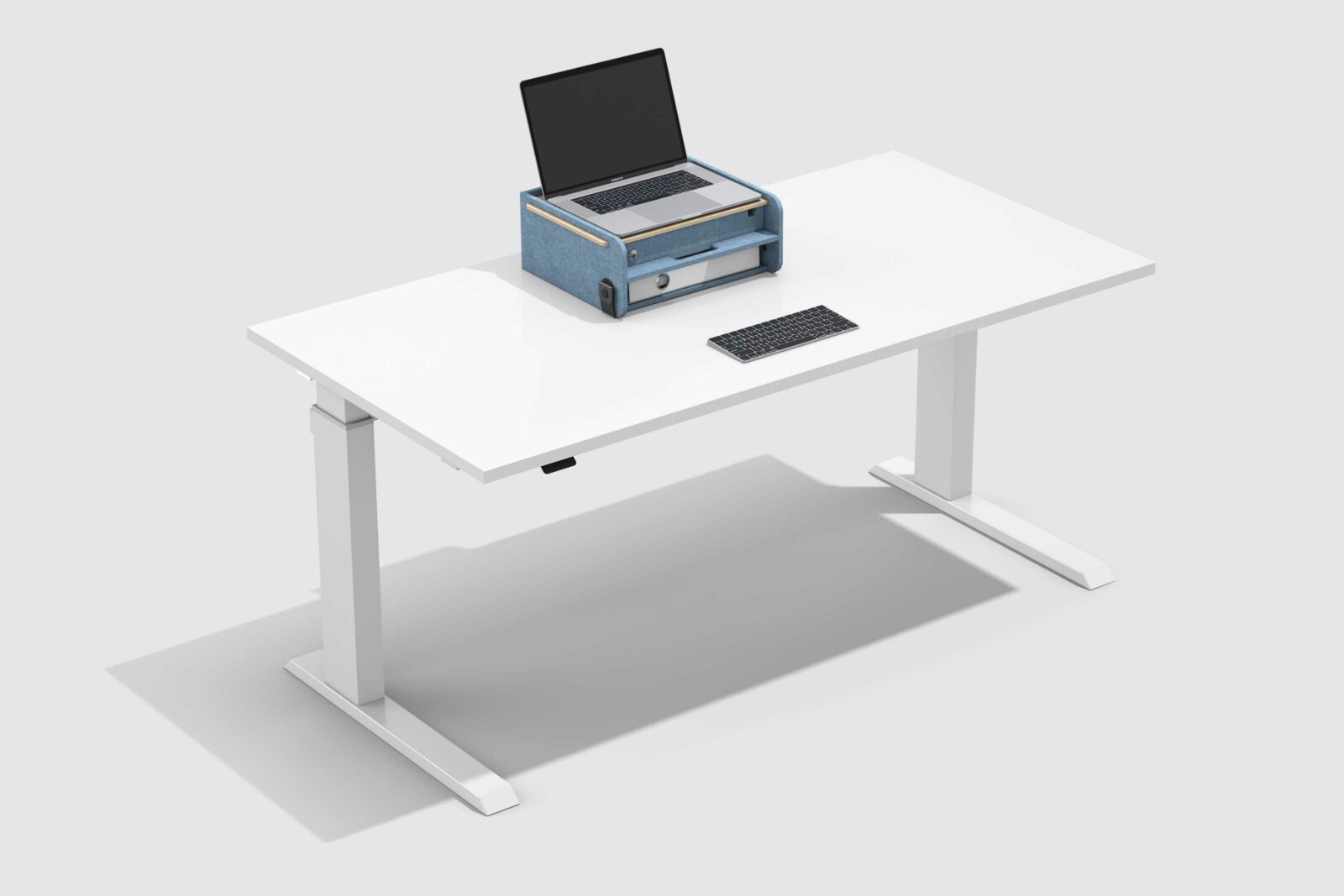 Weisser Schreibtisch mit Neo Box, die als Laptop Stand verwendet wird