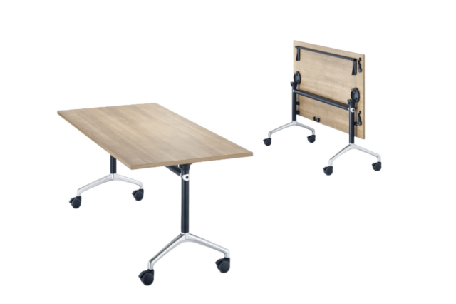 Zwei Ypsilon Falttische auf Rollen. Gestell aus schwarzem Stahl und hochglanzpoliertem Aluminium. Tischplatte aus Holzdekor. Der Tisch rechts zeigt die Unterseite der faltbaren Tischplatte in hochgestellter Version.